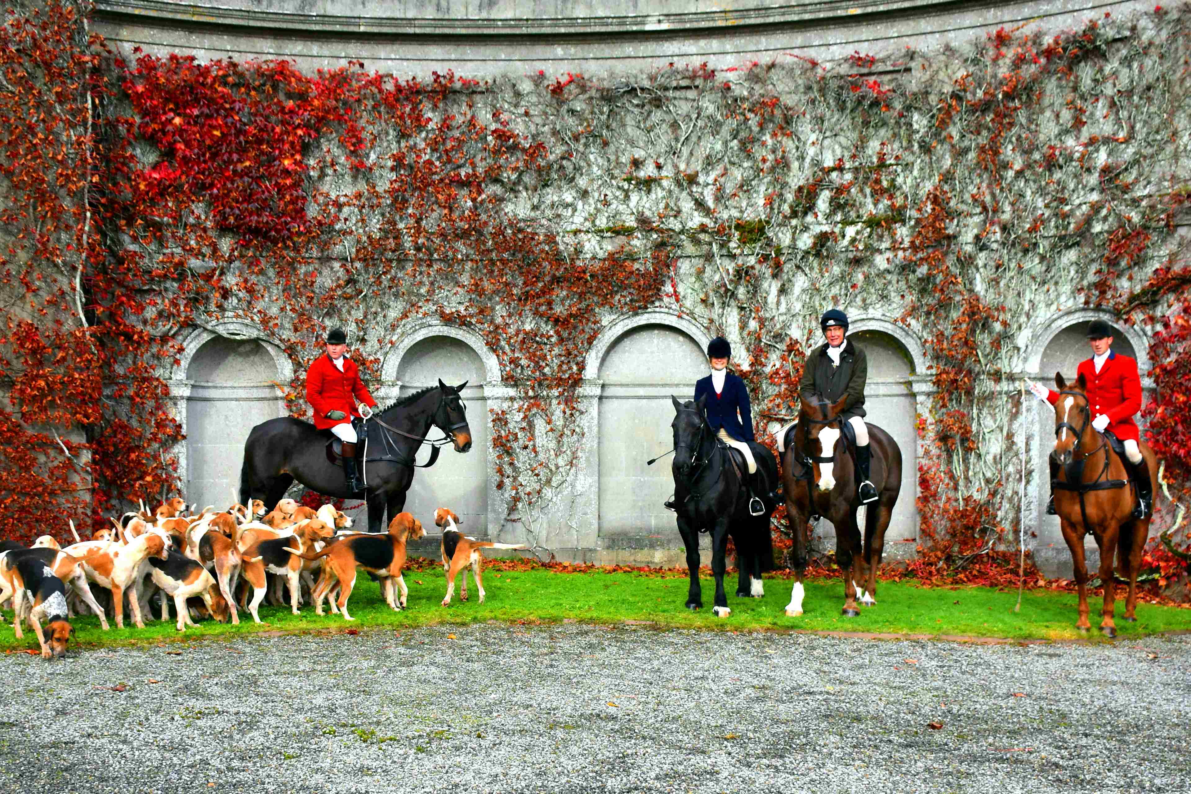 Meath Foxhounds huntsman John Henry and whipper in Barry Finnegan with the hosts of the meet Charlie Noell owner of Ardbraccan and Serina Williams Ellis at Ardbraccan House 1