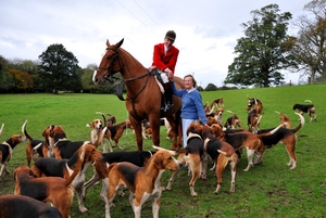 Mrs_Sarah_Angel_owner_of_the_Louth_Foxhounds_wishes_new_huntsman_Alan_Reilly_well