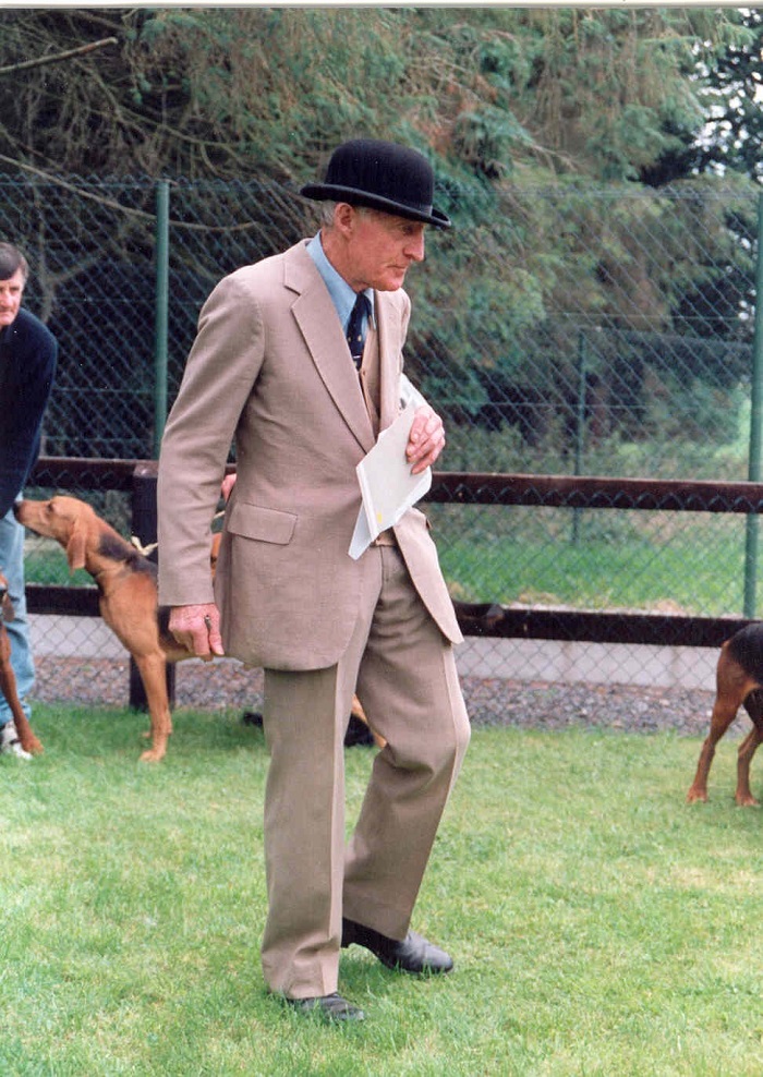 thady judges at puppy show